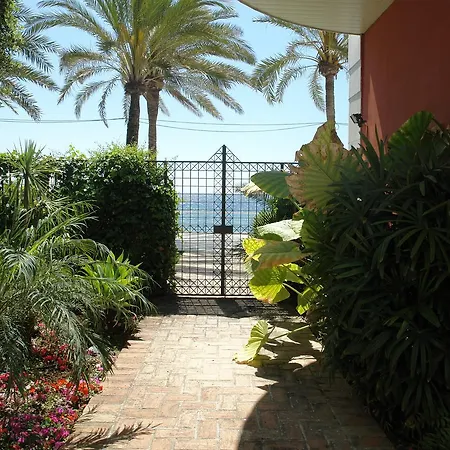 Marina Mariola * 马尔韦利亚